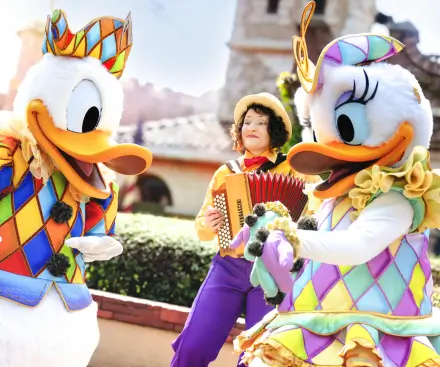 Donald and Daisy's Accordionist Donald and Daisy's Accordionist