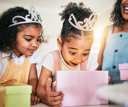 FREE Frozen-themed reveal kit